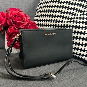 Michael Kors Sheila Black Crossbody Purse Bag